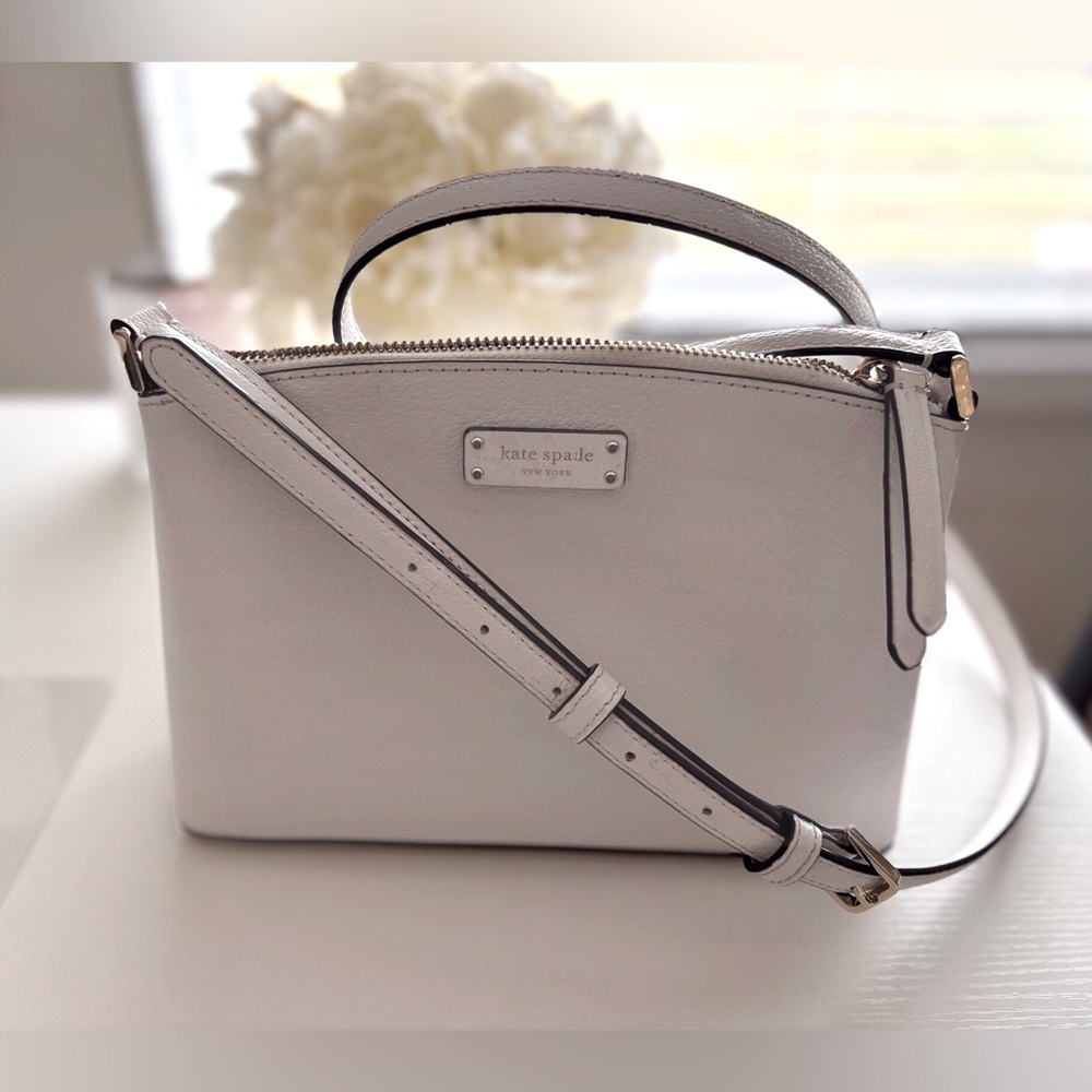 KATE SPADE ♠️ Winter White Crossbody bag with adjustable strap